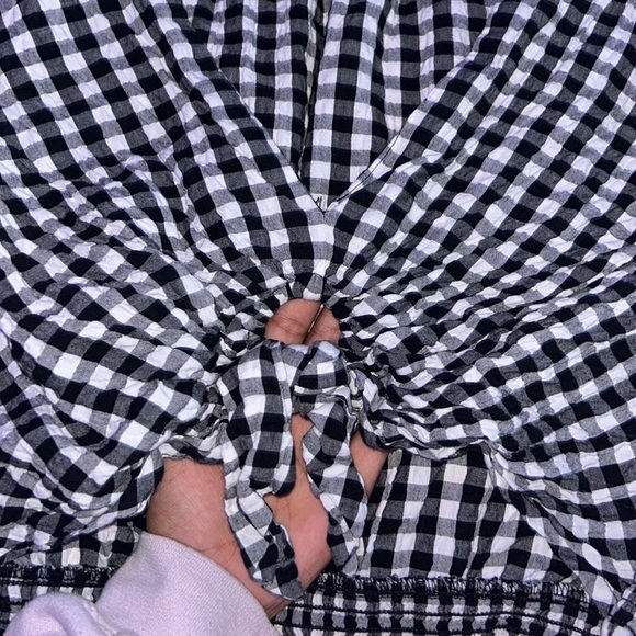 Black & white cropped long sleeve - Picture 2 of 4